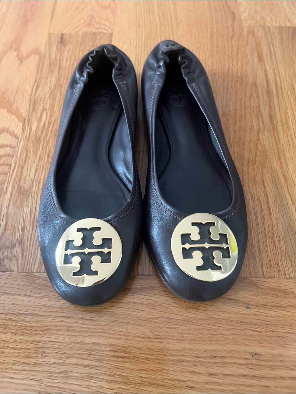 Tory Burch Brown Dark Leather Reva Ballet Flats with Gold Logo-8.5 - Picture 2 of 5